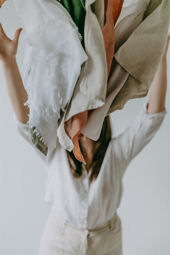 How to use linen napkins to enhance your wedding tablescape styling