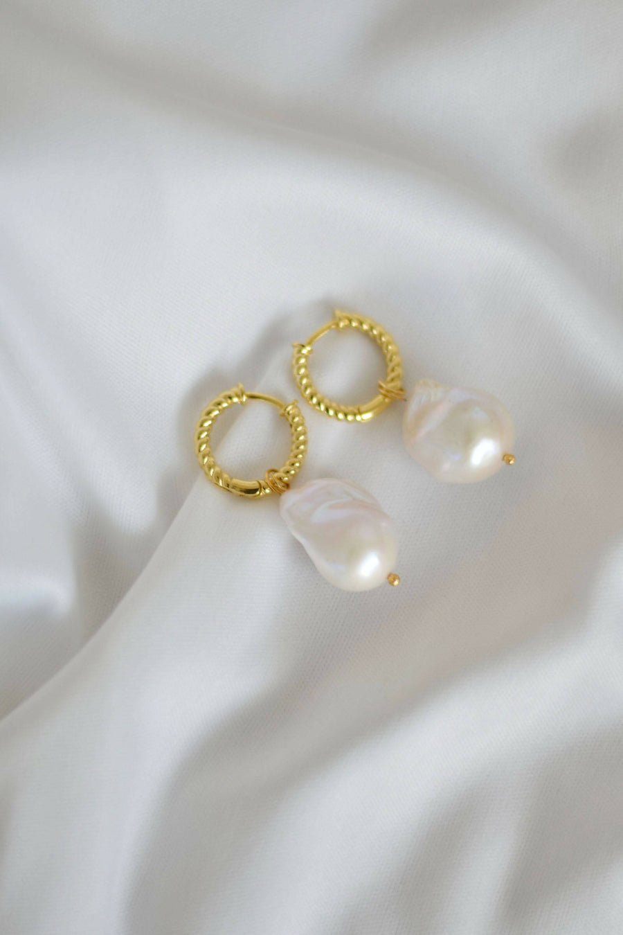 MALIA | Pearl Earrings