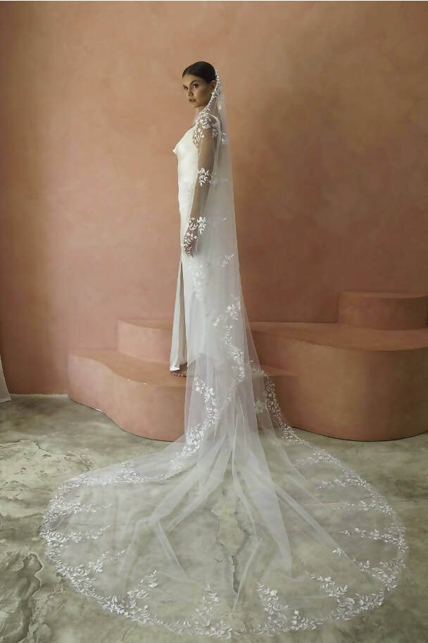 WILLOW I | One Tier Lace Veil