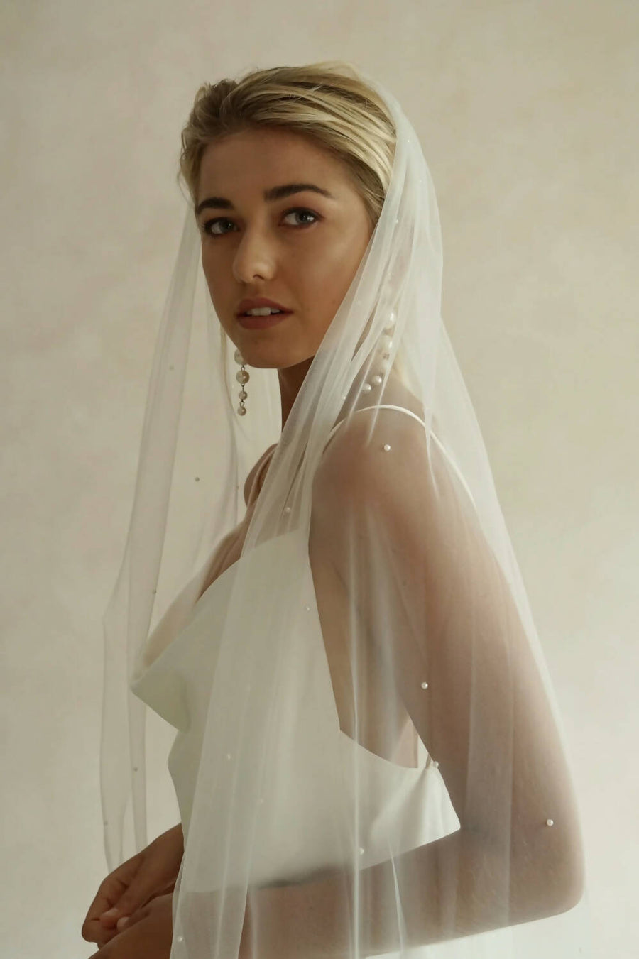 CHLOE I | One Tier Veil with Small Pearls