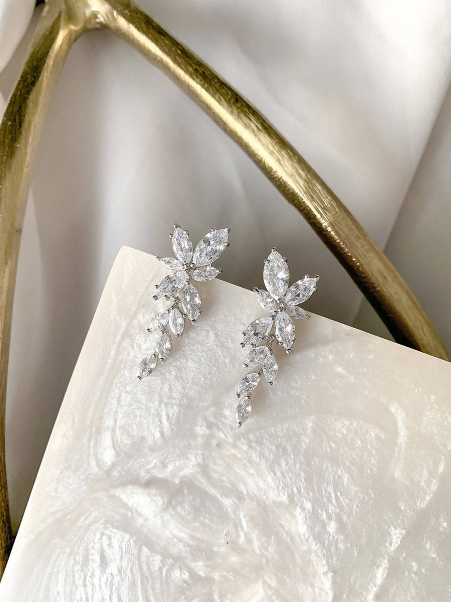 ANNA – Leaf Crystal Drop Earrings