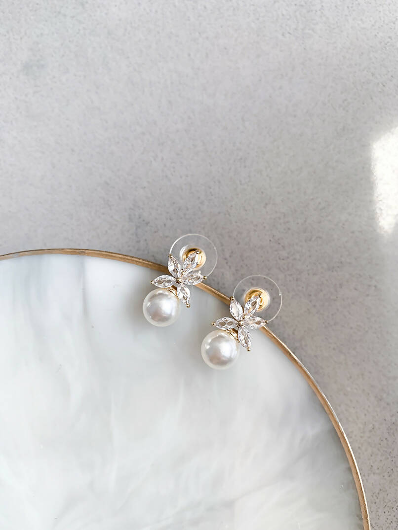 AVIANA – Pearl Crystal Gold Stud Earrings