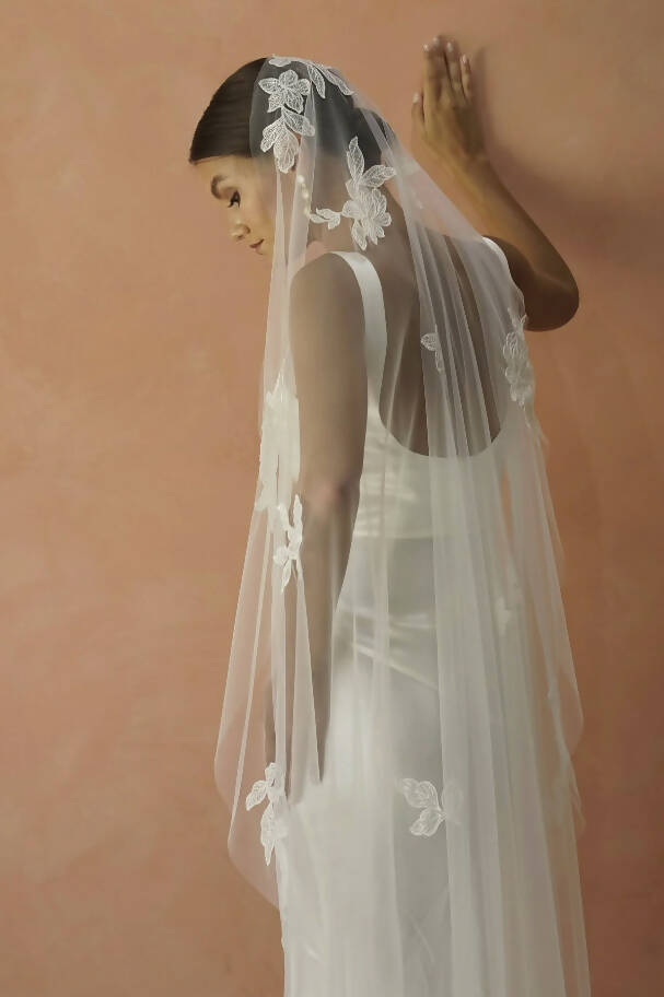 CAMILA - One Tier Lace Veil