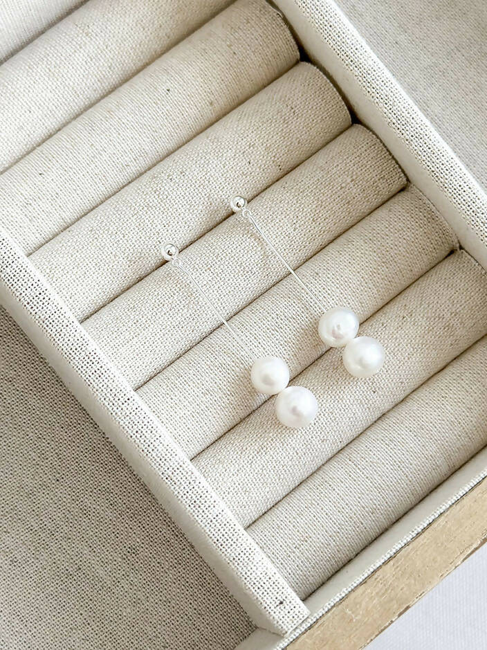 SAMANTHA – Long Drop Freshwater Pearls Earrings