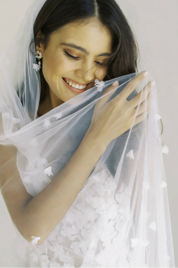 SARA I | One Tier Veil with Small Flowers